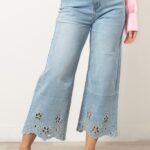 Παντελόνι τζιν Κάπρι με κέντημα και στρας σε διάφορα μεγέθη