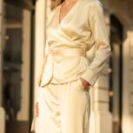 Κλασατο σετ σατέν σε κίτρινο κ μαύρο κρουαζε η μπλούζα παντελονα με λάστιχο στην μέση κ τσέπες one size καλύπτει από small έως large