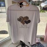 T-shirt με στάμπα και στρας