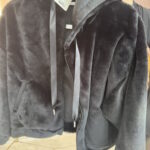 γουνακι με μανικι τριων τεταρτων σε μαυρο η μπεζ κ κουκουλα