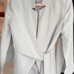 Σακάκι με ανοίγματα στα μανίκια κρουαζέ Με ζώνη